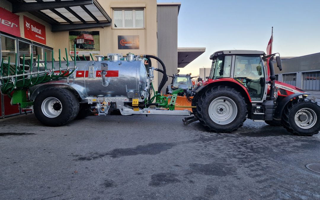 Agrar DF 7000 mit Schleppschlauch an Christian Schätti