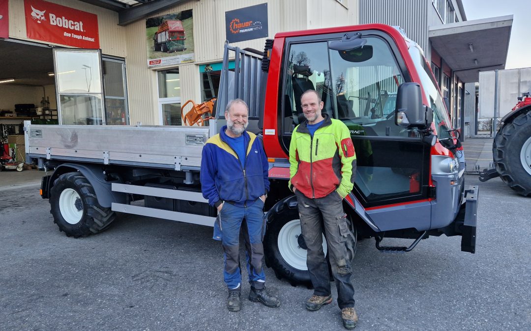 Lindner Unitrac 122L an Toni Ebnöther Bagger und Forst